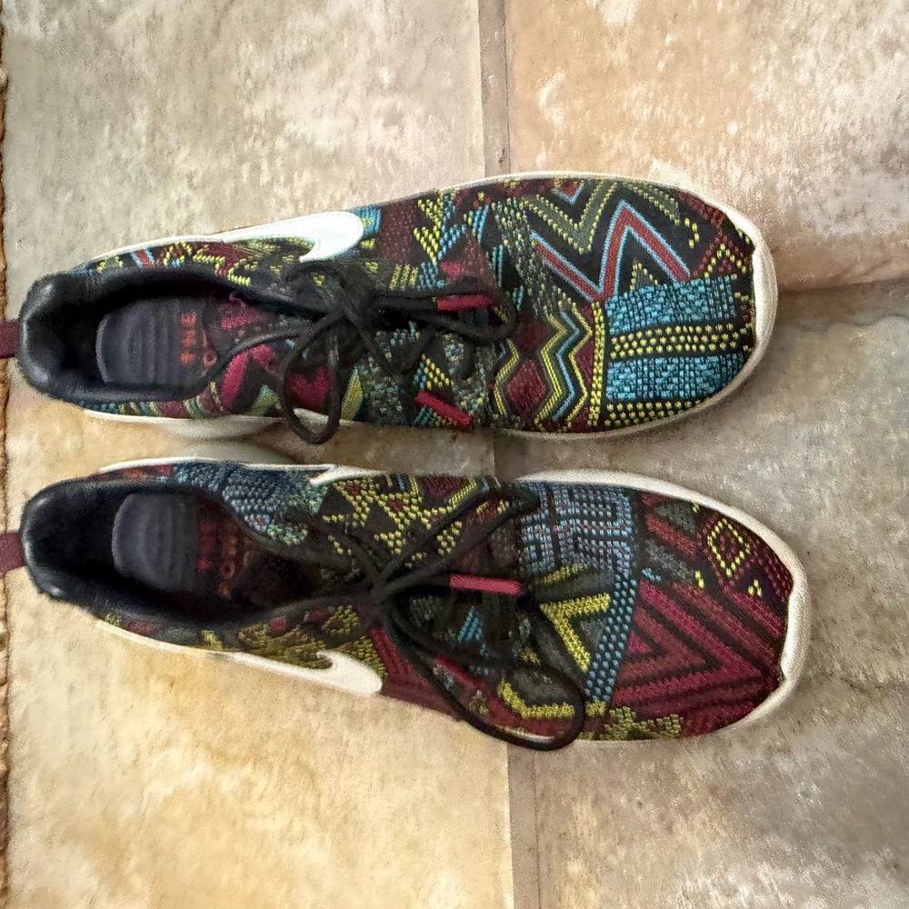 Nike Roshe Black Multicolor Patterned Sneakers - image 2